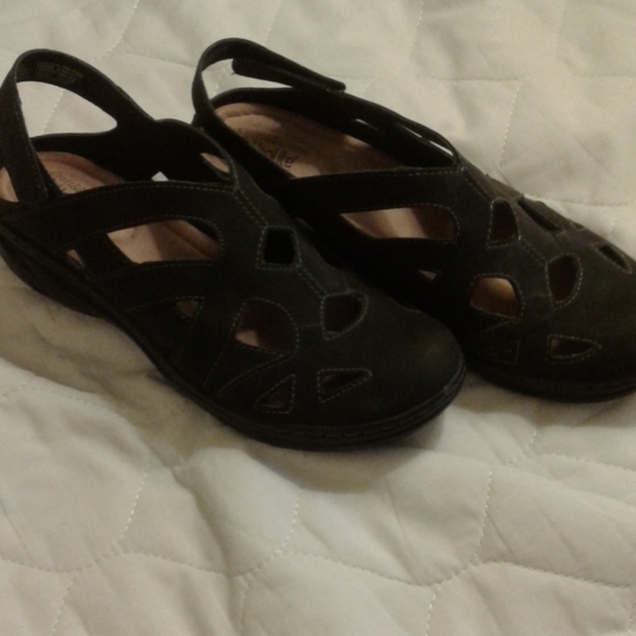 Shoes - Picture 1 of 3